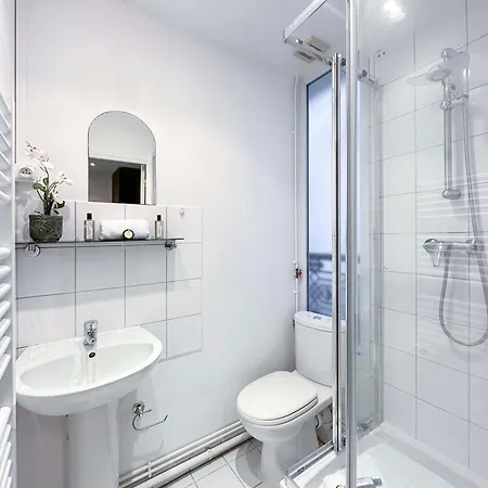 Ancienne annonce studio Villemain * Paris