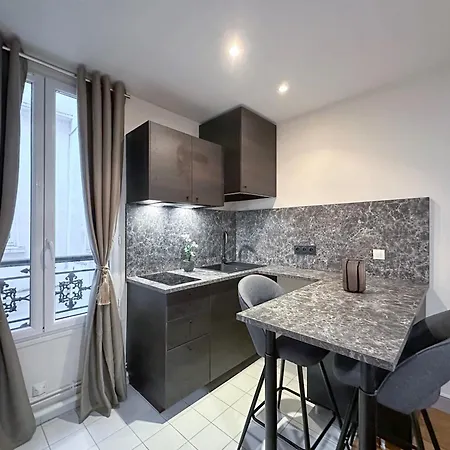 Ancienne annonce studio Villemain * Paris